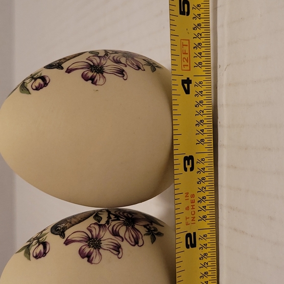 Beautiful Pair of Porcelain Eggs - Picture 15 of 16